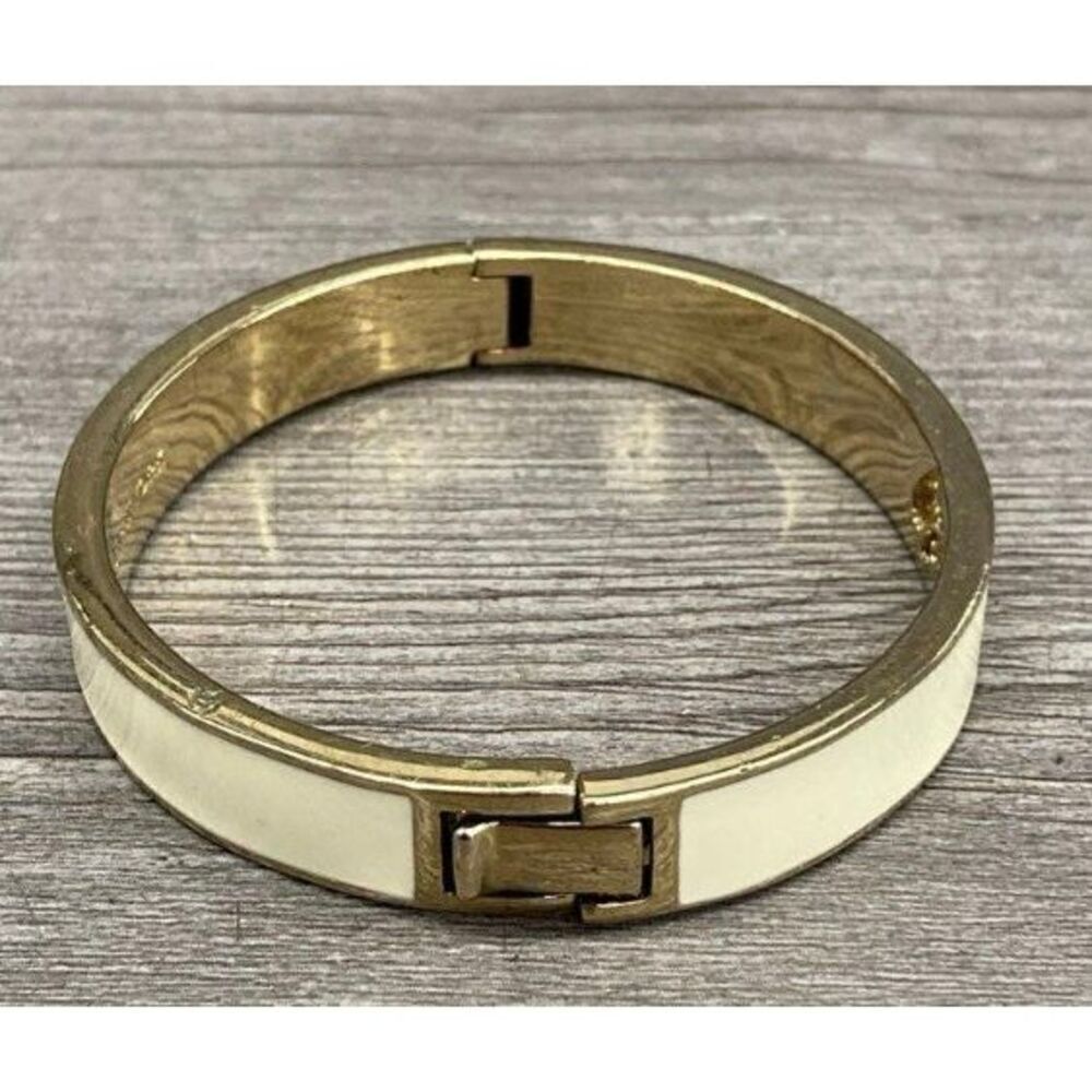 EUC Kate Spade Cream Enamel Spade Punch Hinged Bangle Bracelet Gold-Tone size 7 - Picture 3 of 6